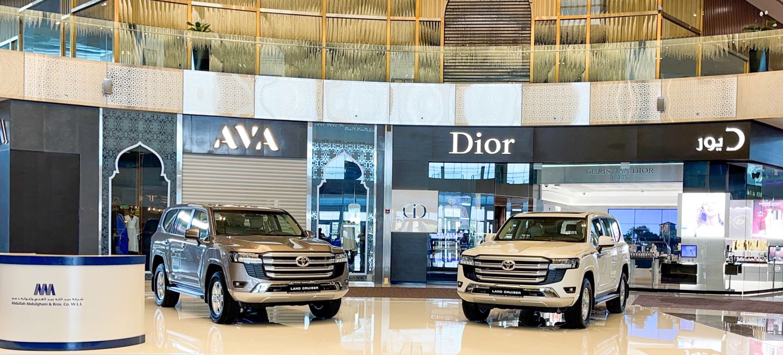 شركة عبد الله عبد الغني وإخوانه تعرض سيارة لاند كروزر 2022 الجديدة كليا في دوحة فستيفال سيتي